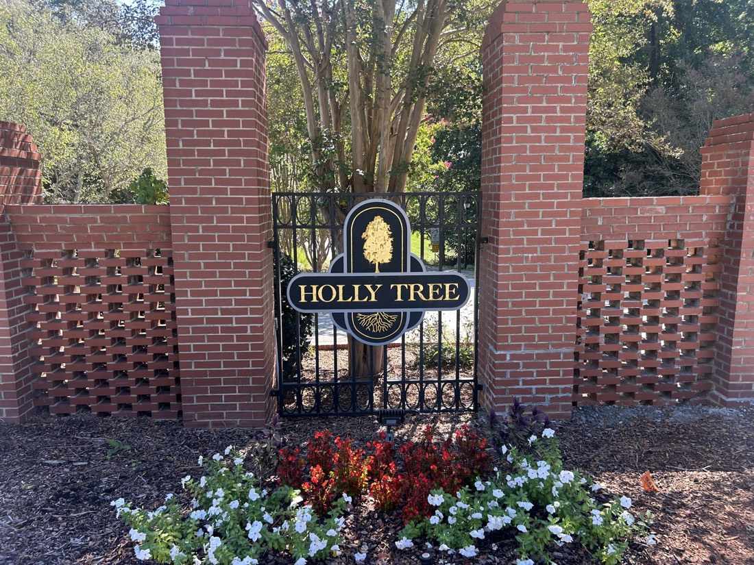 Entrance to Holly Tree in Simpsonville, SC