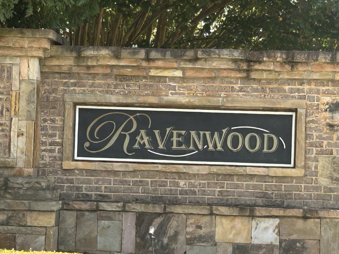 Entrance to Ravenwood in Simpsonville, SC